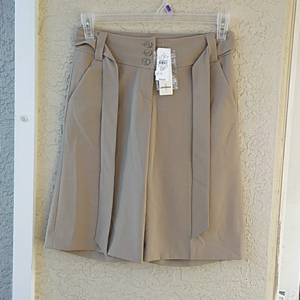 ANN TAYLOR LOFT KHAKI SHORTS SIZE 0 Petite